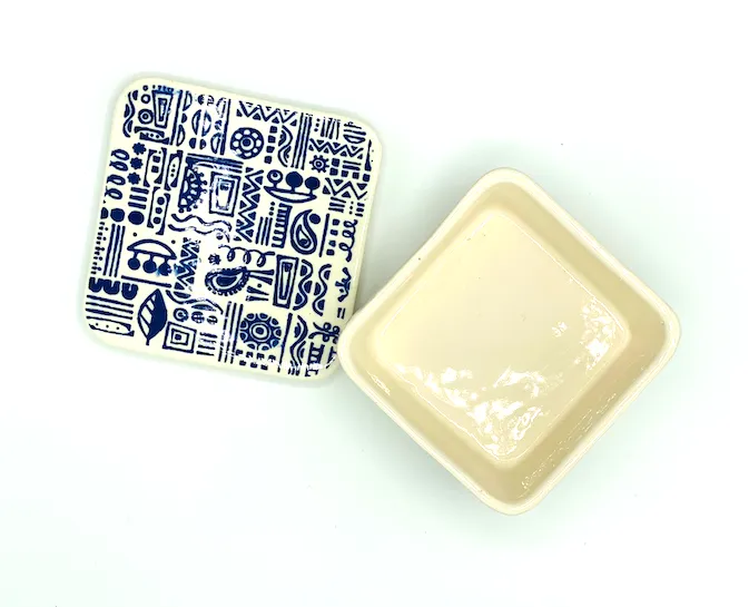 Boîte en céramique artisanale – 11 x 11 cm — réf. 5451 vue 2