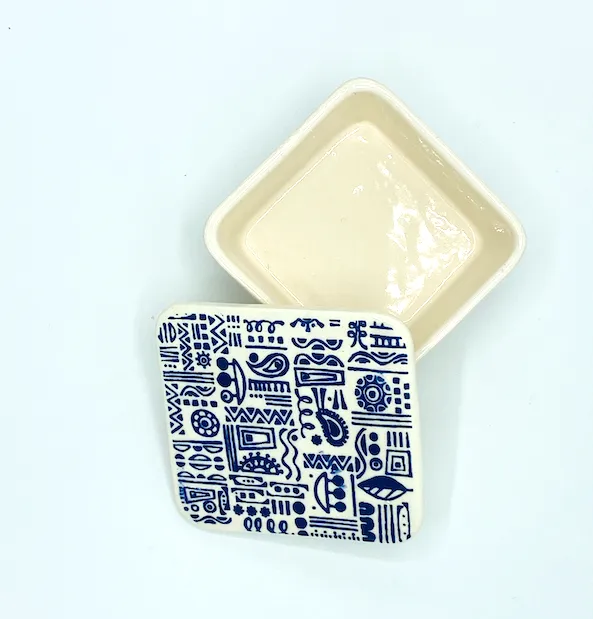 Boîte en céramique artisanale – 11 x 11 cm — réf. 5451 vue 3